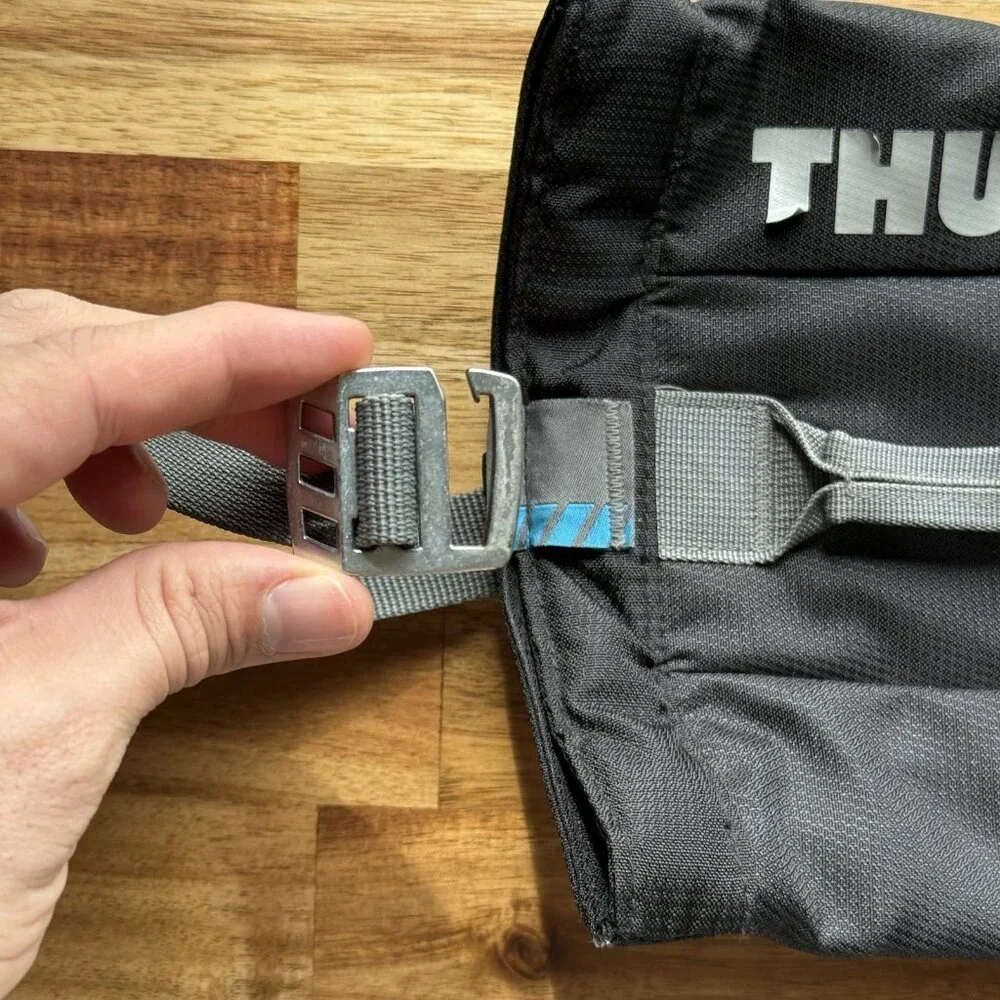 THULE TRANSPORT LITTER Bag Outdoor PREOWNED LETTERS PEELING OFF * AS‎ IS